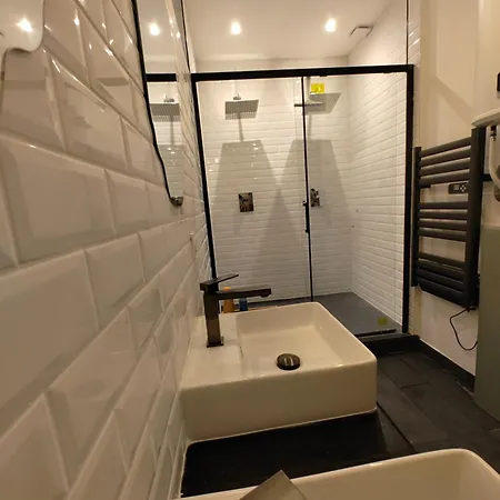 Avec 2 Jusqu'a 6 Voyageurs Proche Centre * ルルド