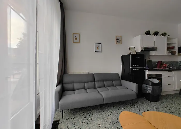 Avec 2 Jusqu'a 6 Voyageurs Proche Centre לורדה